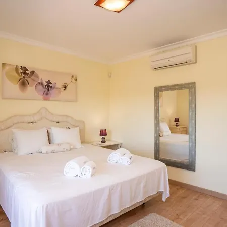 Amora Hill Villa *